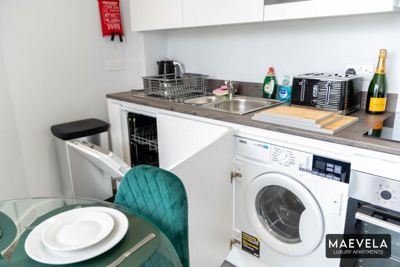 Maevela Apartments - Luxury Top Floor Penthouse - With Parking - 2 Bedroom New Build Apartment ✪ City Centre, Digbeth ✓ With Huge Patio Sliding Doors - City View - Rooftop Terrace - Ps4 & Smart Tv'S Birmingham Dış mekan fotoğraf
